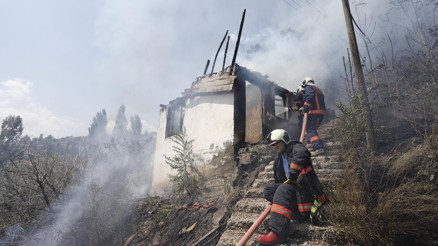 10 gecekondu küle döndü