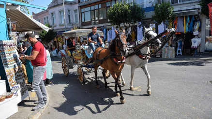 Ortalık karıştı  Bıçak ve satırlarla birbirine girdiler