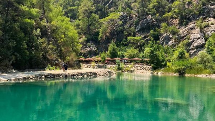 Göynük Kanyonunun güzelliklerini keşfedip, suyunda serinliyorlar