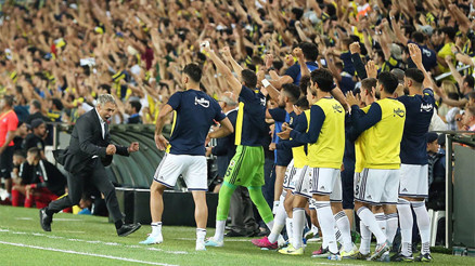 Fenerbahçe, evindeki açılış maçlarında zorlanmıyor