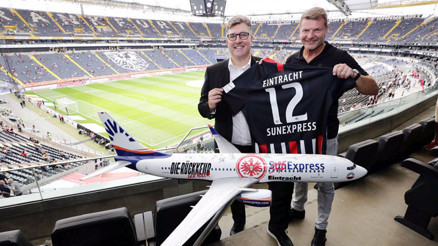 Eintracht Frankfurt taraftarına SunExpress sürprizi Eintracht Frankfurt taraftarına SunExpress sürprizi