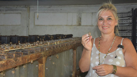 Mermer blokların arasında çalışıyordu... Şimdi sıvısını çıkararak iş sahibi oldu Mermer blokların arasında çalışıyordu... Şimdi sıvısını çıkararak iş sahibi oldu