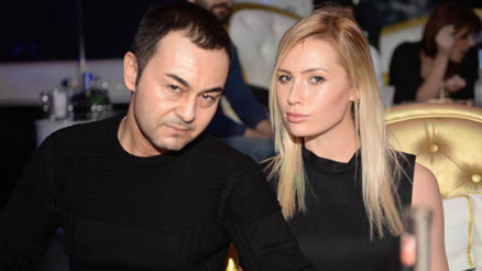 Chloe Loughnan, Ortaçı hayatından çıkardı