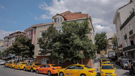 Pazar gecesi başlıyor... Yüzlerce taksici oraya akın etti