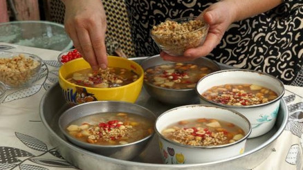 Aşure nasıl yapılır Aşure yapımında hangi malzemeler kullanılır