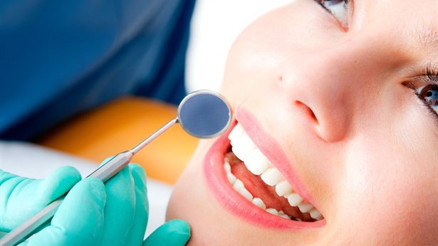 Diş Eksikliğinde Yeni Nesil Estetik, Kanamasız, Lazerli Dikişsiz İmplant