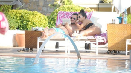 Tuba Büyüküstün bebekleriyle