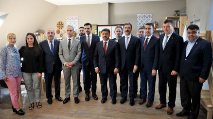 Türk gençleri Türkçeyi unutmasın diye... Türk gençleri Türkçeyi unutmasın diye...