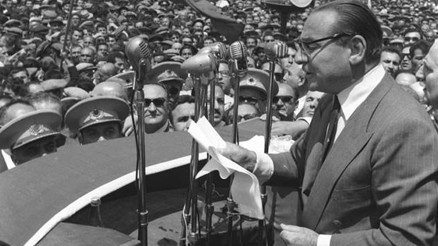 Menderes’in idamından Erdoğan’ın mücadelesine Menderes’in idamından Erdoğan’ın mücadelesine