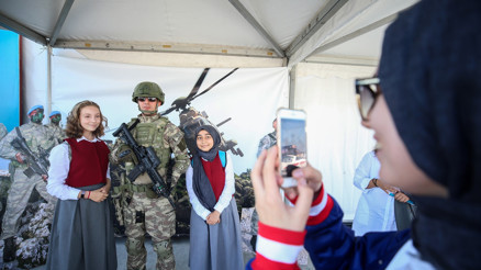 TEKNOFESTte asker ve polise ilgi büyük