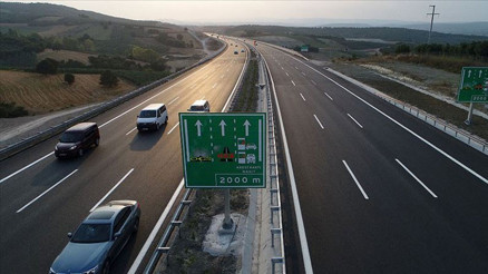 Folkart Yönetim Kurulu Başkanı Sancak: Otoyolun açılması İzmir konut sektörünü yüzde 40 hareketlendirdi Folkart Yönetim Kurulu Başkanı Sancak: Otoyolun açılması İzmir konut sektörünü yüzde 40 hareketlendirdi