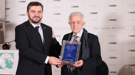 Katedralde bayram namazı kılınmasını sağlayan Yusuf Topçu vefat etti Katedralde bayram namazı kılınmasını sağlayan Yusuf Topçu vefat etti