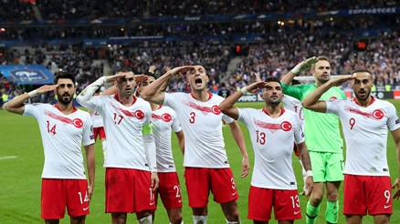 Soruşturma açılan asker selamı FIFAdan çıktı