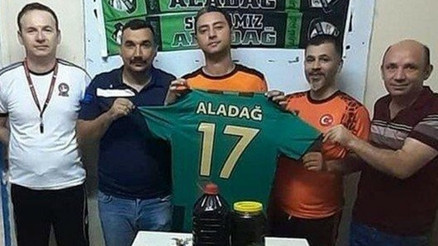 10 kilogram pekmez karşılığında transfer oldu İmzayı attı