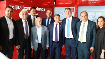Vodafone ve TOBB, Diyarbakır’da KOBİ’lerle buluştu Vodafone ve TOBB, Diyarbakır’da KOBİ’lerle buluştu