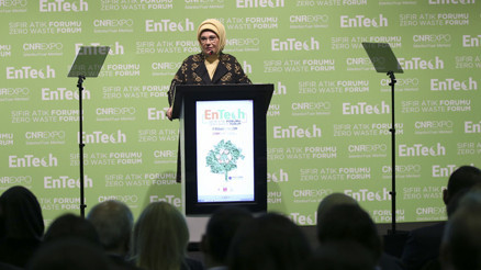 Emine Erdoğan: Yenilenebilir enerji kaynaklarına yönelmek hepimiz için bir zarurettir Emine Erdoğan: Yenilenebilir enerji kaynaklarına yönelmek hepimiz için bir zarurettir