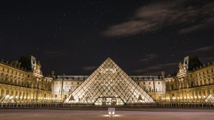 Louvre Müzesinde ikinci şok: Yüzlerce kitap hasar gördü