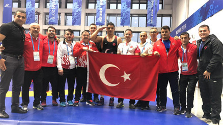 Taha Akgülden altın madalya