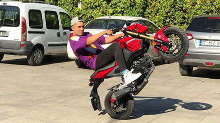 Tek teker Mert yine yakalandı