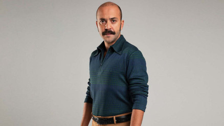 Kurşun dizisinin Aydın Karası Sarp Akkaya kimdir