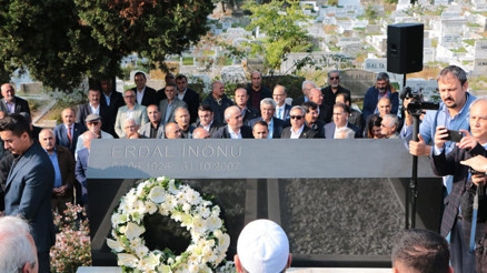 Erdal İnönü vefatının 12. yıl dönümünde kabri başında anıldı
