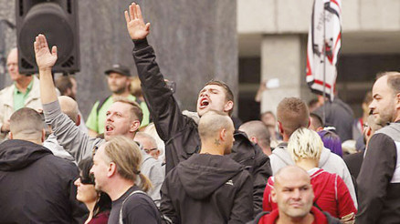 Alman kentinden Nazilere karşı OHAL