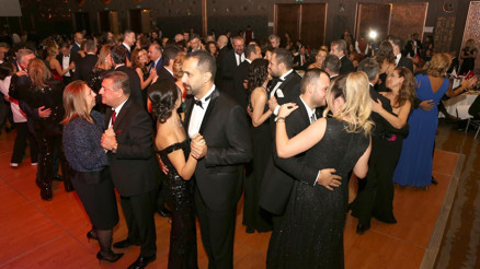 Kolejlilerden görkemli balo Kolejlilerden görkemli balo