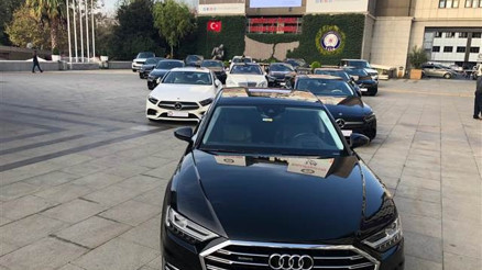 Lüks araçlar Emniyet Müdürlüğünün bahçesinde