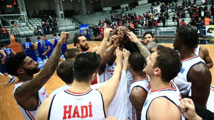 Basketbol Arena | Bahçeşehir Koleji yüksekten uçuyor
