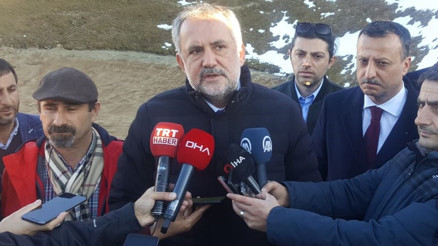 Dipsiz Gölü inceleyen Bakan Yardımcısı Birpınar: Burası bir çevre felaketi olarak görülüyor Dipsiz Gölü inceleyen Bakan Yardımcısı Birpınar: Burası bir çevre felaketi olarak görülüyor