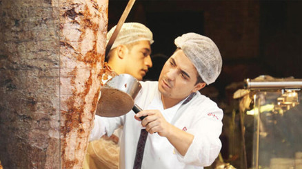 Cevap böyle geldi: Naziler gizli gizli döner yer