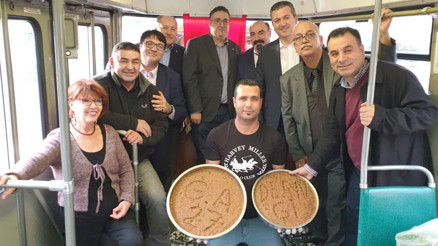 Gaziantep tramvayında çiğ köfteli, baklavalı Frankfurt turu Gaziantep tramvayında çiğ köfteli, baklavalı Frankfurt turu