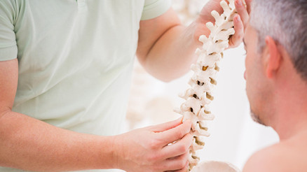 Bel fıtığına ne iyi gelir ve nasıl geçer Bel fıtığı neden olur Evde bel fıtığı ağrısına iyi gelen doğal ve bitkisel çözümler