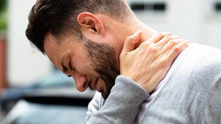 Boyun ağrısına ne iyi gelir, evde nasıl geçer Boyun ağrısının nedenleri, belirtileri ve iyi gelen egzersizler