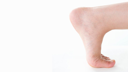 Topuk dikenine ne iyi gelir ve nasıl geçer Topuk dikeni neden olur Evde topuk dikenine iyi gelen bitkisel çözümler ve doğal yöntemler