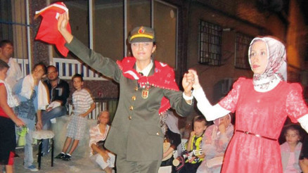 Esma Çevikin hikayesi: Hukuk kazandı askerliği seçti