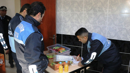 Şanlıurfa’da zabıta ekiplerinden şırınga çikolata denetimi