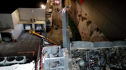 Son dakika haberi: Bodrumda AVMde vinç faciası