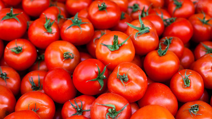 Rüyada domates görmek ne anlama gelir Rüyada domates toplamak ve yemek tabiri