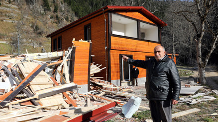 Uzungölde yıkımlar sürüyor