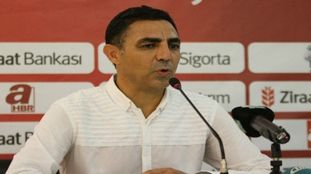 TFF 1. Lig ekiplerinden Eskişehirspor’da teknik direktörlüğe Mustafa Özer getirildi.