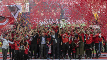 Gençler kupayla coşturdu