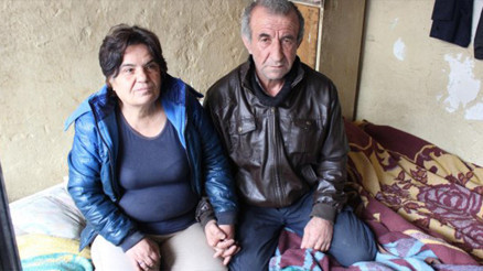 Tek odalı evde yaşayan çift, yardım bekliyor Tek odalı evde yaşayan çift, yardım bekliyor