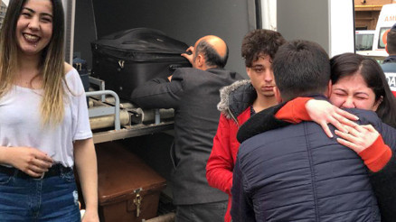 Üniversiteli Ayşenin cenazesi memleketine gönderildi, arkadaşları gözyaşı döktü Bavulları tabutunun yanına konuldu