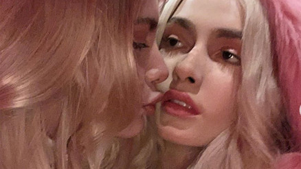 Aleyna Tilkinin heykeli oldu