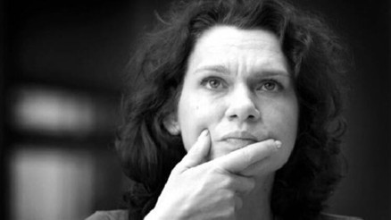 Kapatılan Özgür Gündem davasında yazar Aslı Erdoğanın 9 yıla kadar hapsi istendi Kapatılan Özgür Gündem davasında yazar Aslı Erdoğanın 9 yıla kadar hapsi istendi