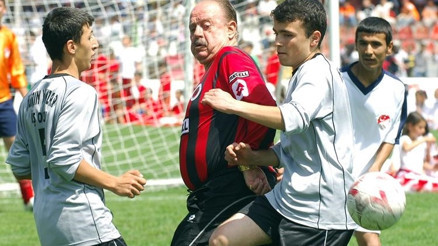 Futbola izini bırakıp gitti