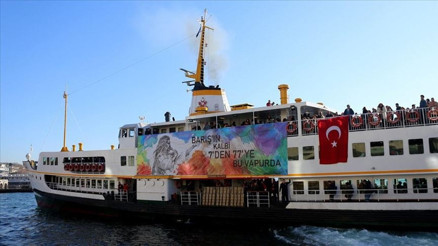 7den 77ye Barış Severler Barış Manço Vapuruda bir araya geldi