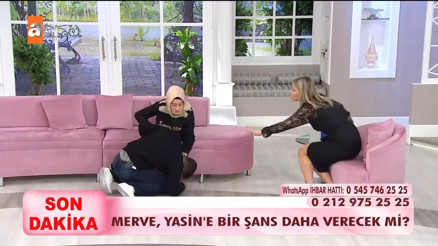 Esra Erolda karısın ayakkabılarını öperek ağlayıp eve dönmesi için yalvaran koca sosyal medyada olay oldu