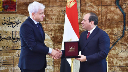 Ödül verdi, özür diledi, şimdi de geri çekti